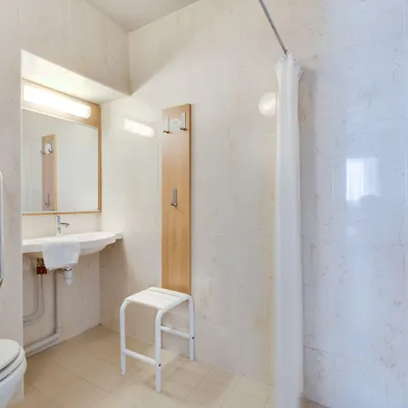 Отель Puget-sur-argens 3*